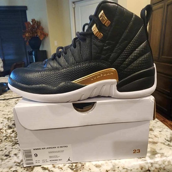 Woman’s air Jordan 12 retro reptile - Picture 1 of 4